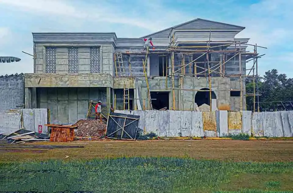 Biaya tukang harian vs borongan