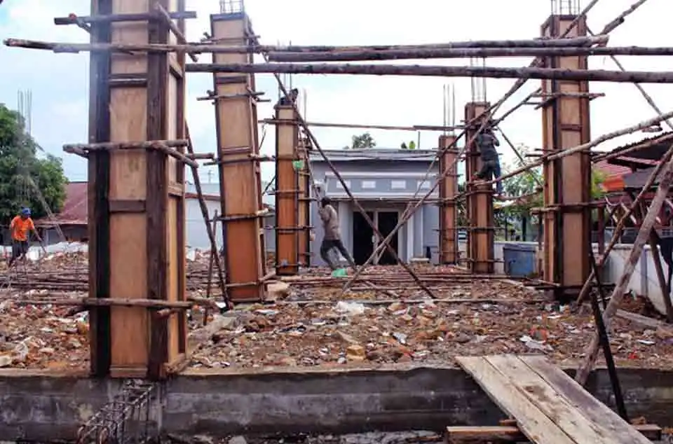 Cara memperkuat fondasi rumah tua